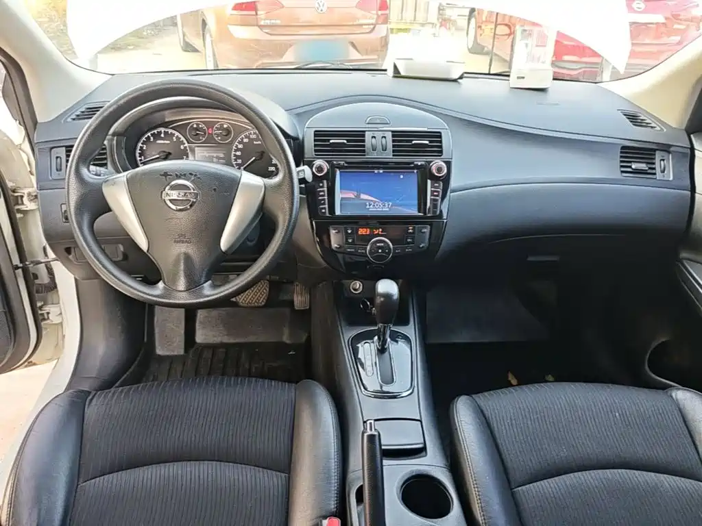 Nissan Tiida — миниатюра 10