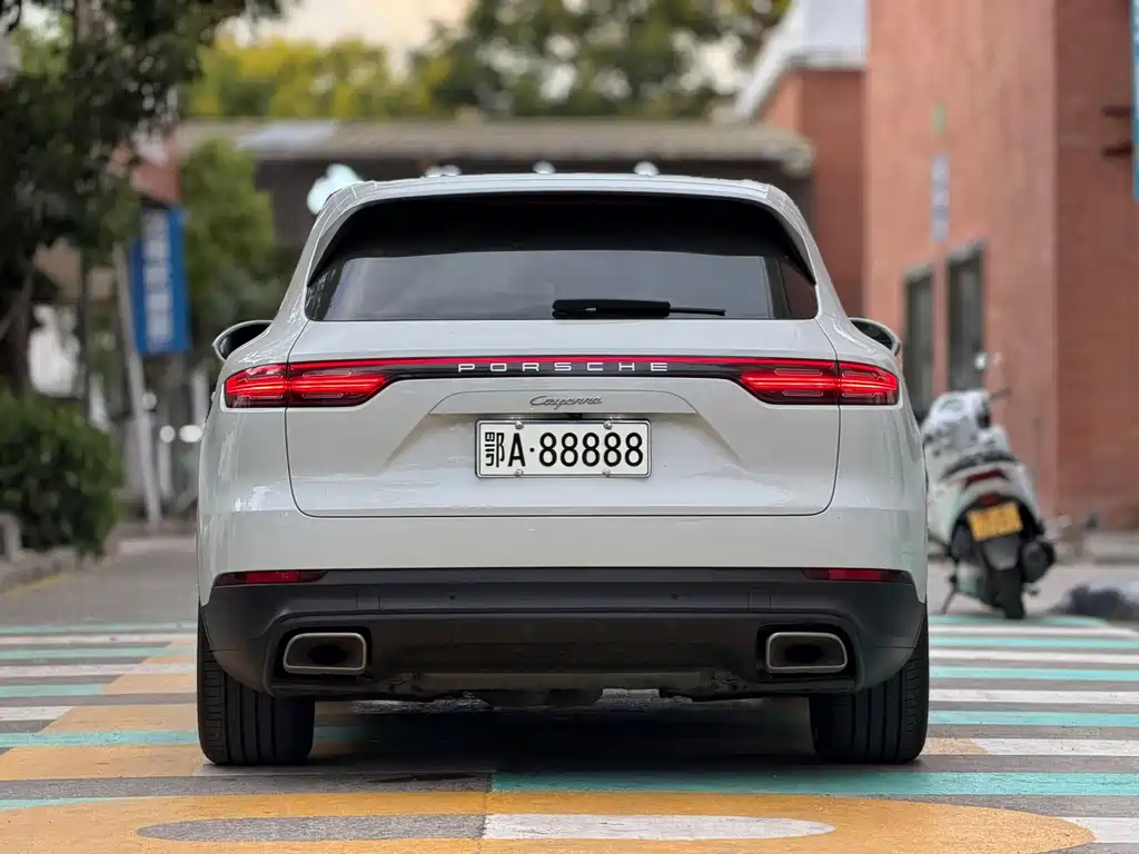 Porsche Cayenne — миниатюра 5