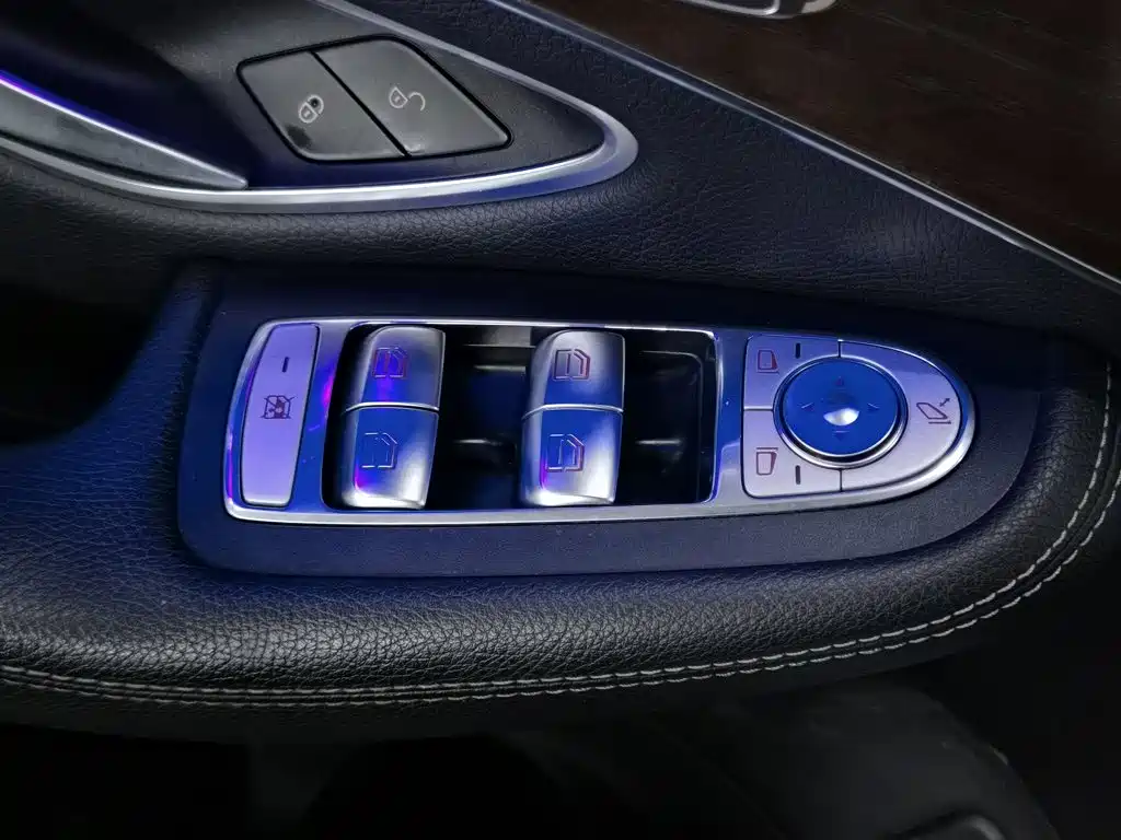 Mercedes-Benz GLC — миниатюра 9