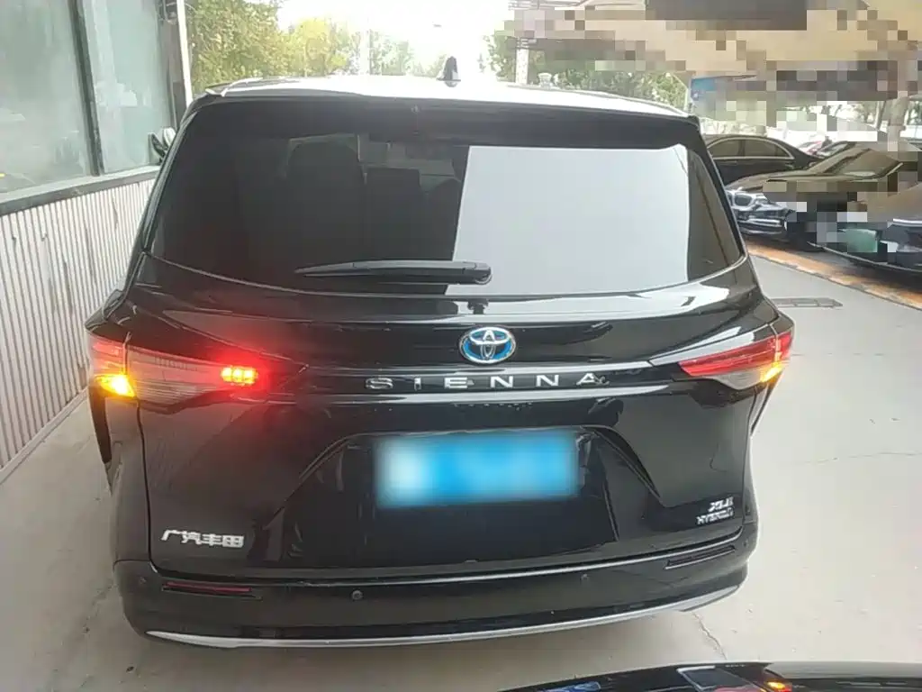 Toyota Sienna — миниатюра 6