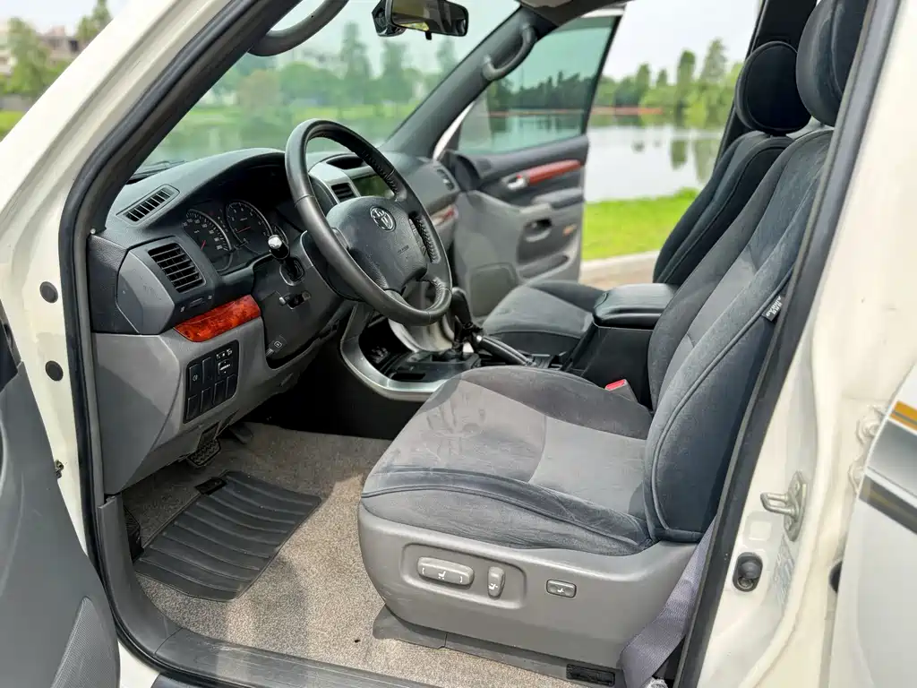 Toyota Land Cruiser Prado 2004 4.0L AT GX