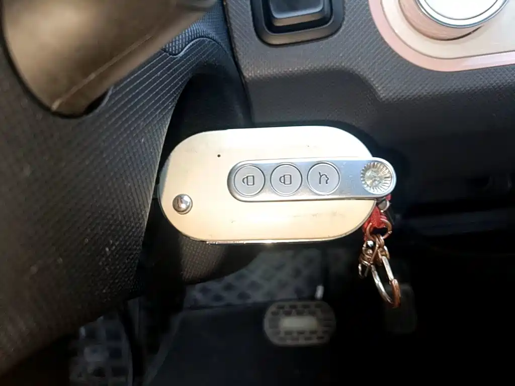 Wuling MINIEV — миниатюра 9