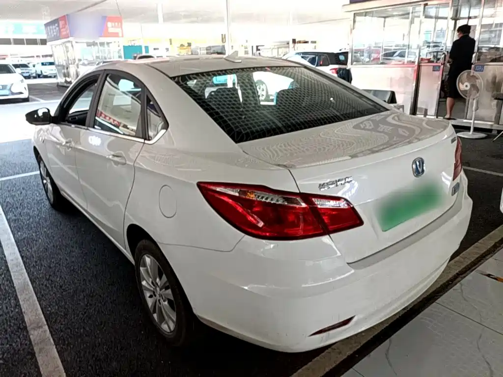 Changan Eado New Energy — миниатюра 5