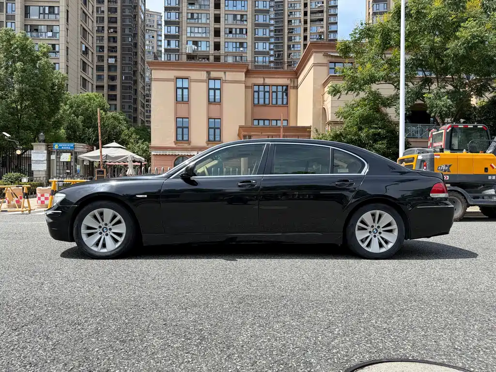 BMW 7 Series — миниатюра 18
