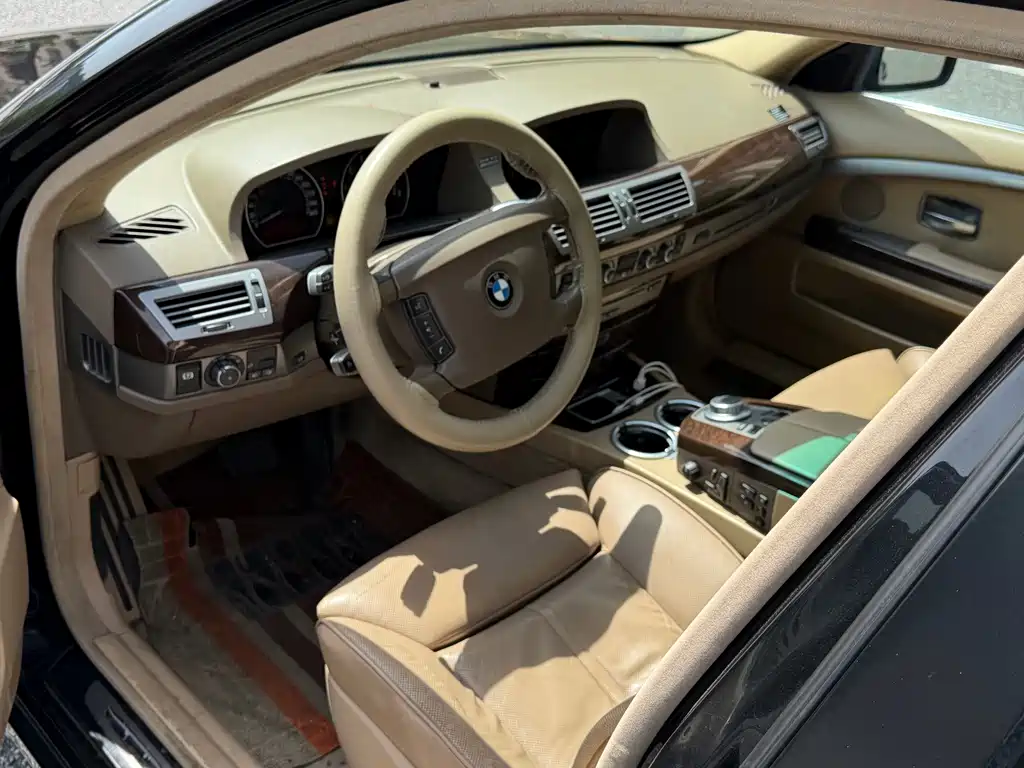 BMW 7 Series — миниатюра 10