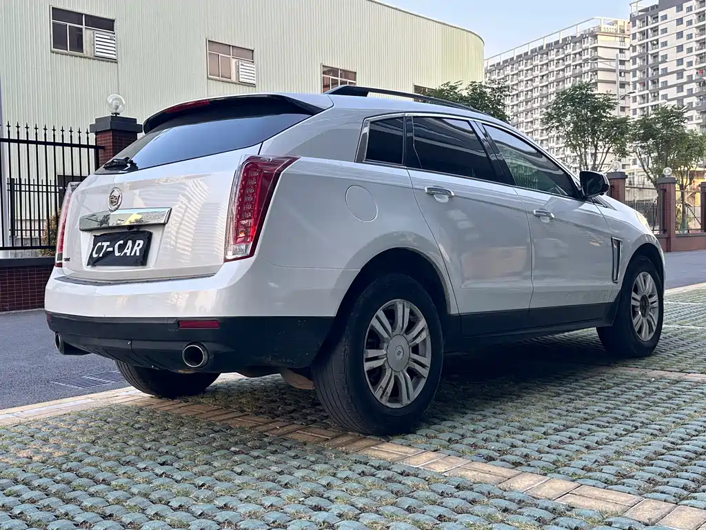 Cadillac SRX — миниатюра 9