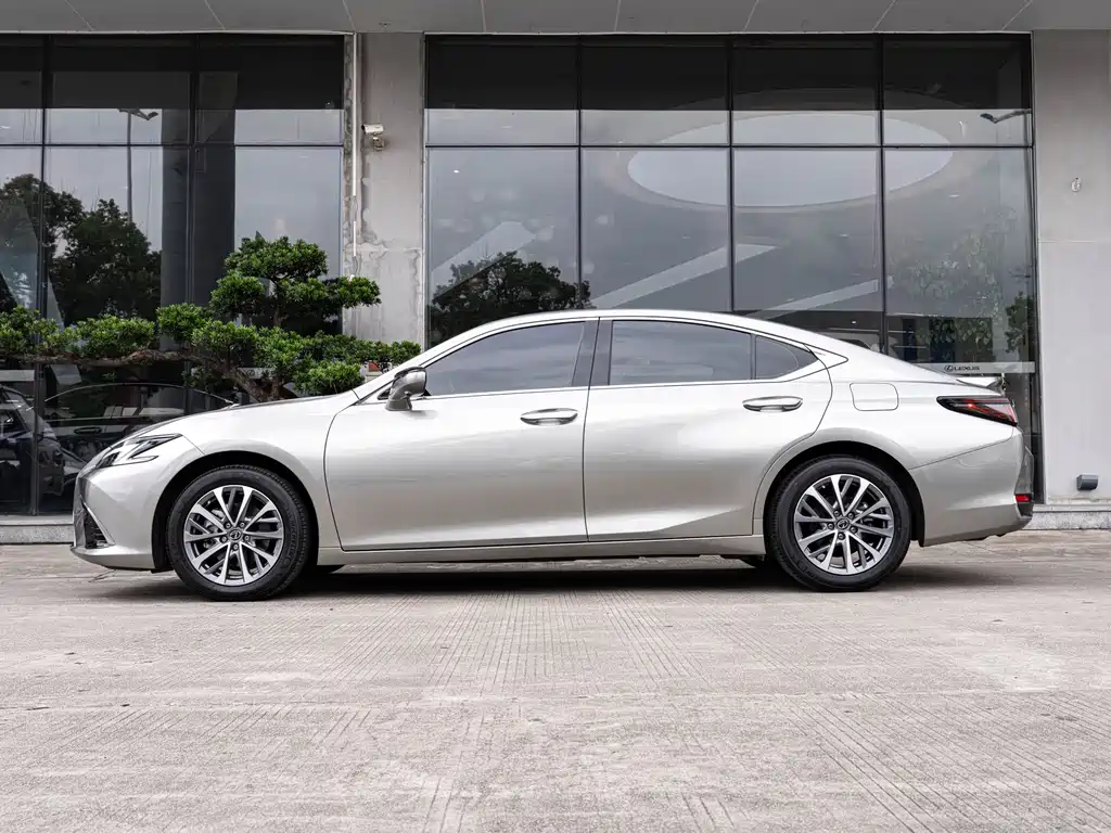 Lexus ES — миниатюра 4