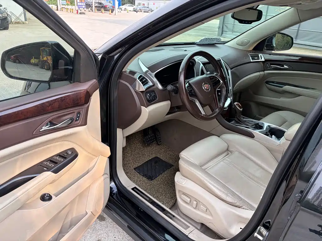 Cadillac SRX — миниатюра 12