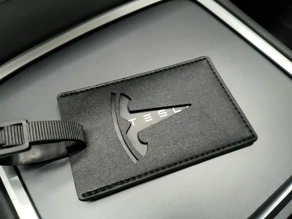 Tesla Model Y — миниатюра 9
