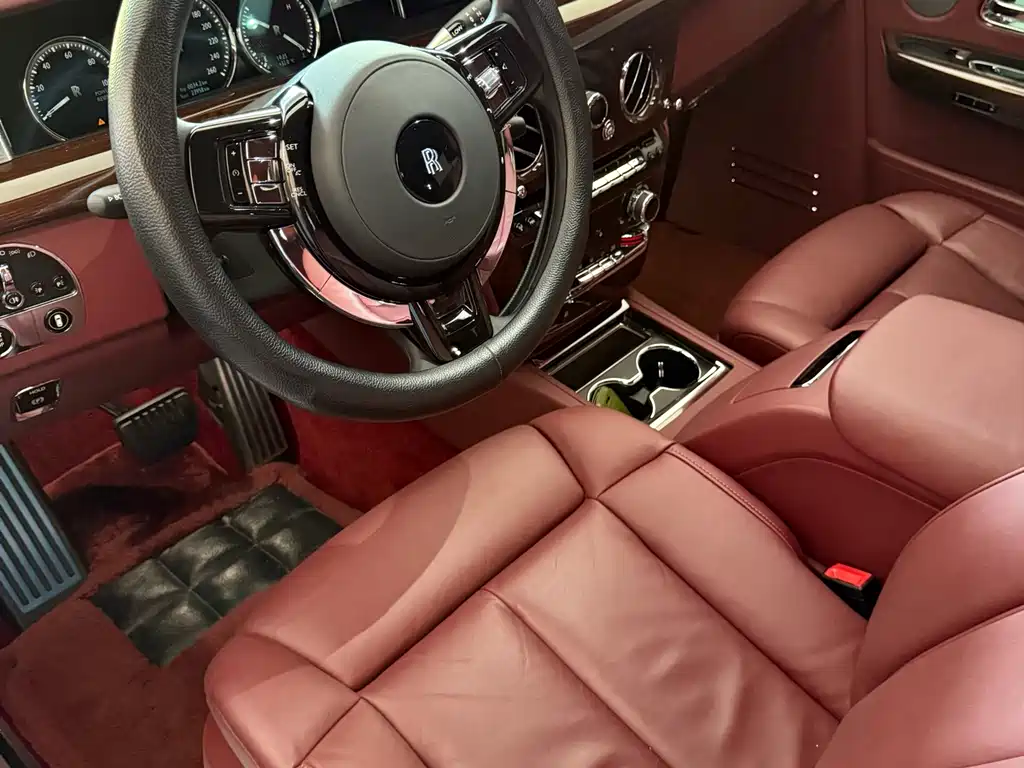 Rolls-Royce Phantom — миниатюра 3