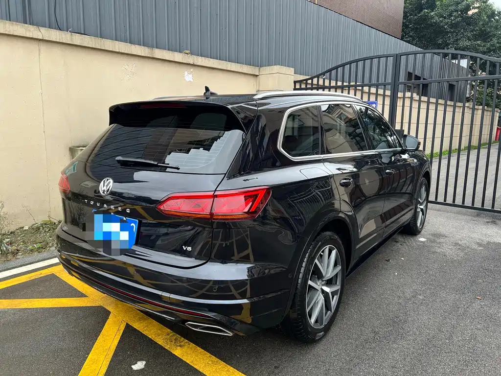 VOLKSWAGEN TOUAREG