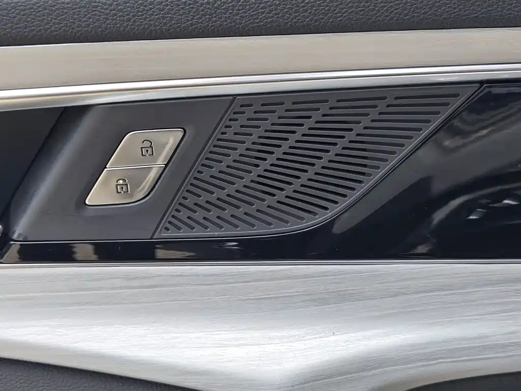 Hongqi Hongqi H5 — миниатюра 14
