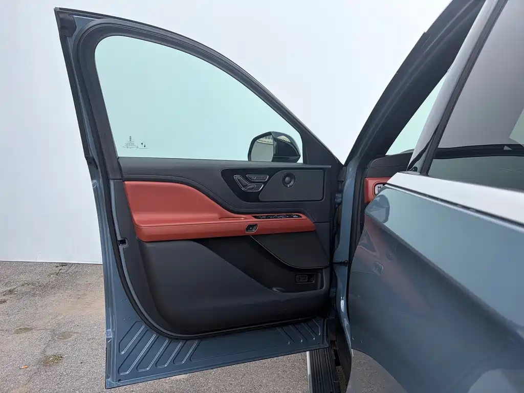 Lincoln Aviator — миниатюра 8