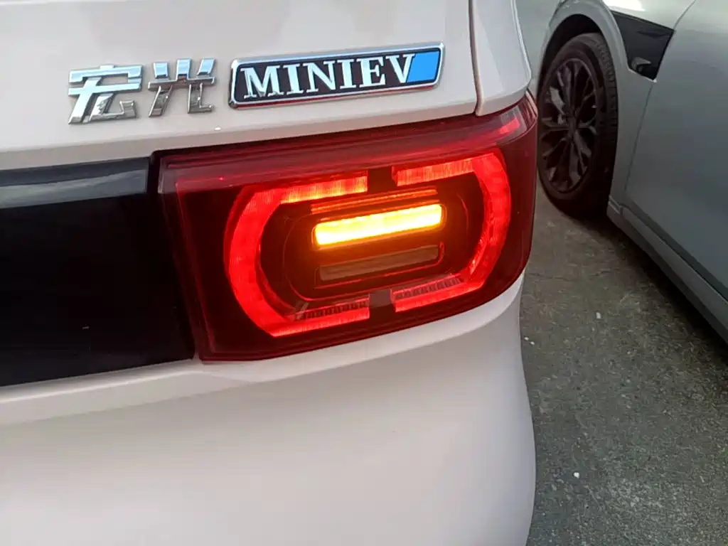 Wuling MINIEV — миниатюра 8