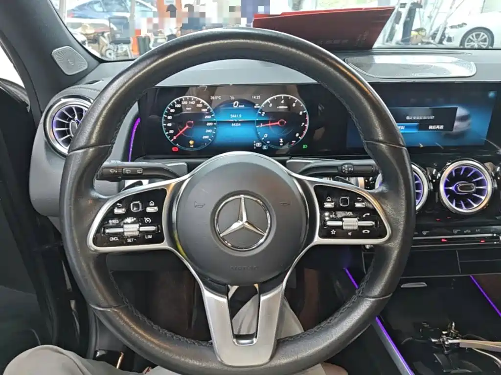 Mercedes-Benz GLB — миниатюра 11