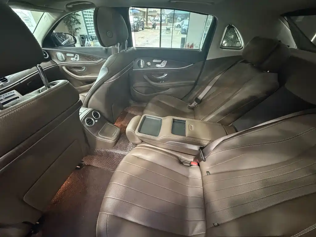 Mercedes-Benz E-Class — миниатюра 4