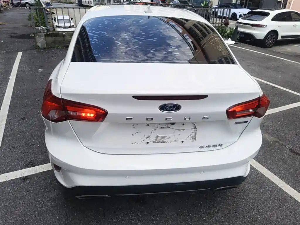 Ford Focus 2021 EcoBoost 180 AT
