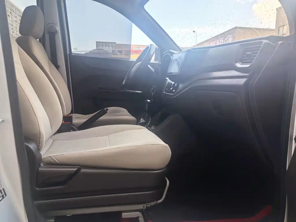 Wuling Hongguang V — миниатюра 7