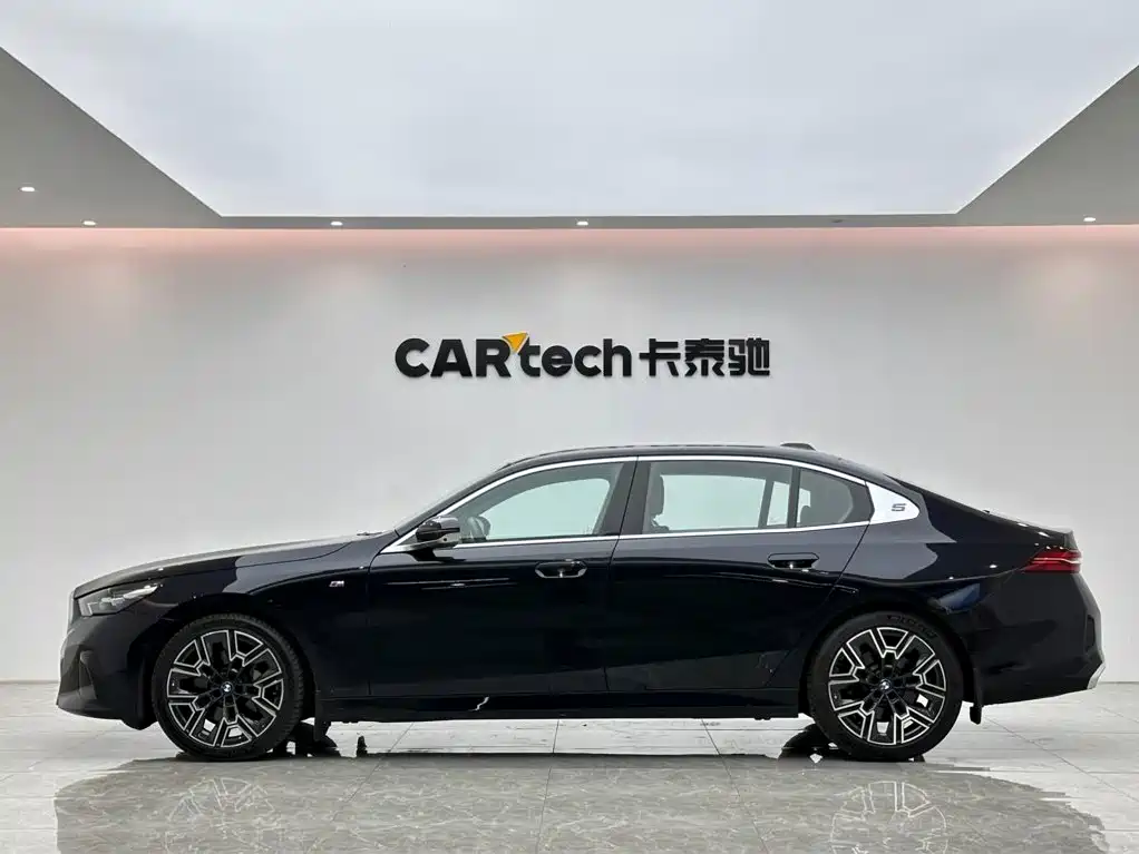BMW 5 Series — миниатюра 2