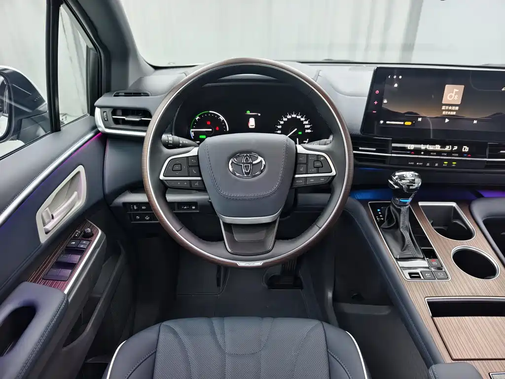 Toyota Sienna — миниатюра 6