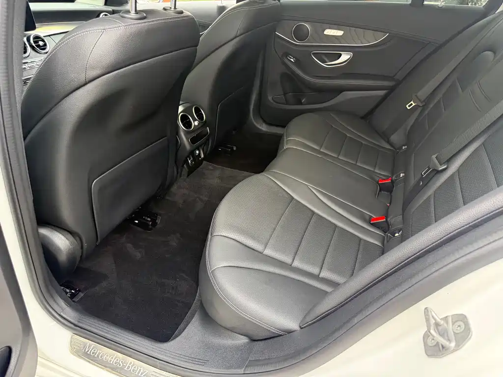Mercedes-Benz C-Class — миниатюра 32