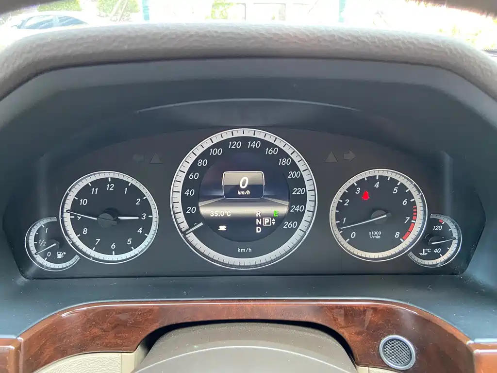 Mercedes-Benz E-Class — миниатюра 13