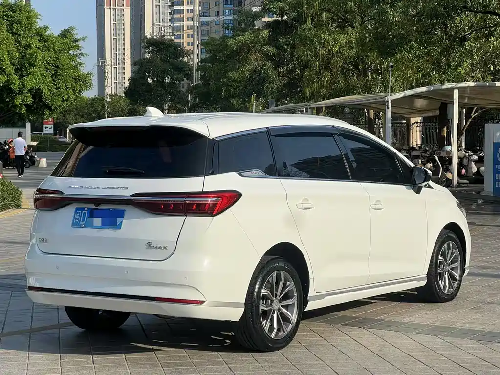 BYD SONG MAX