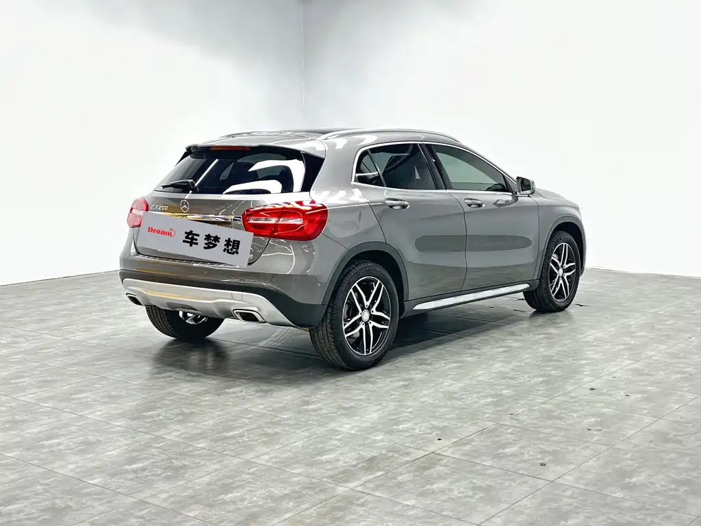 MERCEDES-BENZ GLA