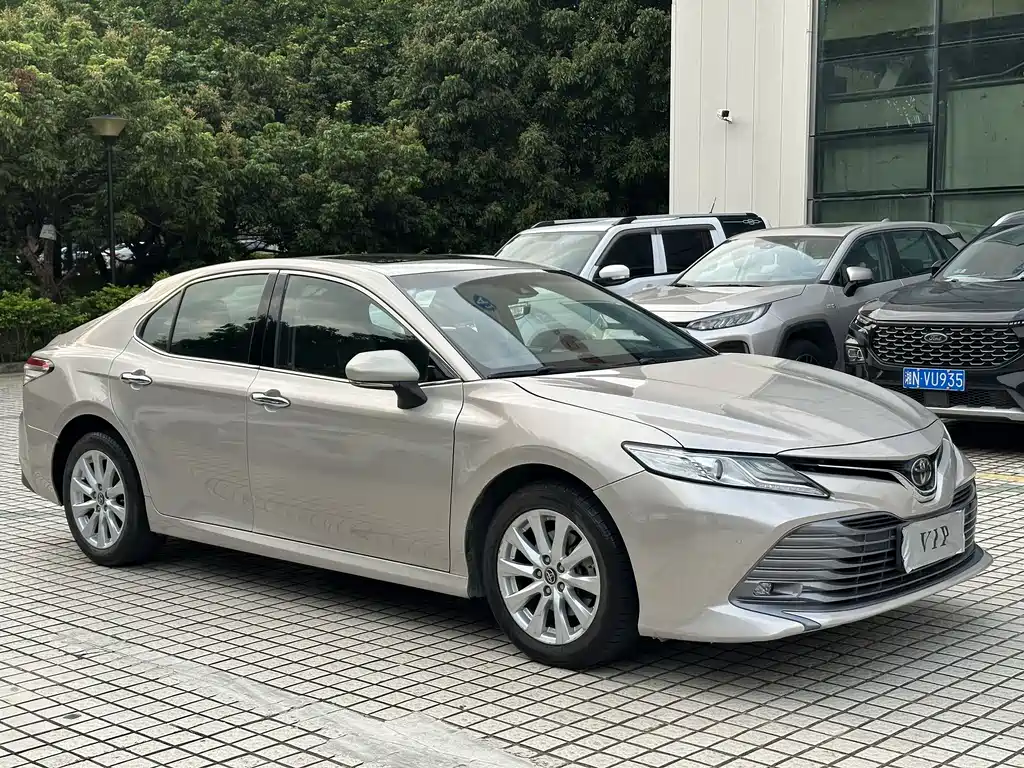 Toyota Camry — миниатюра 3
