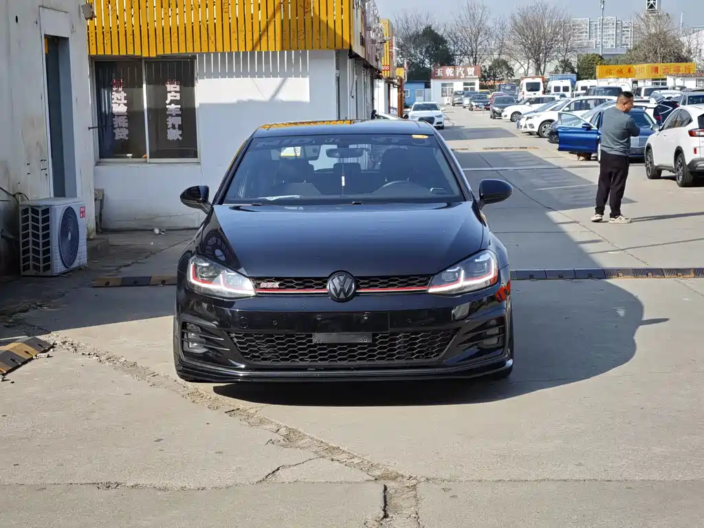 VOLKSWAGEN GOLF GTI