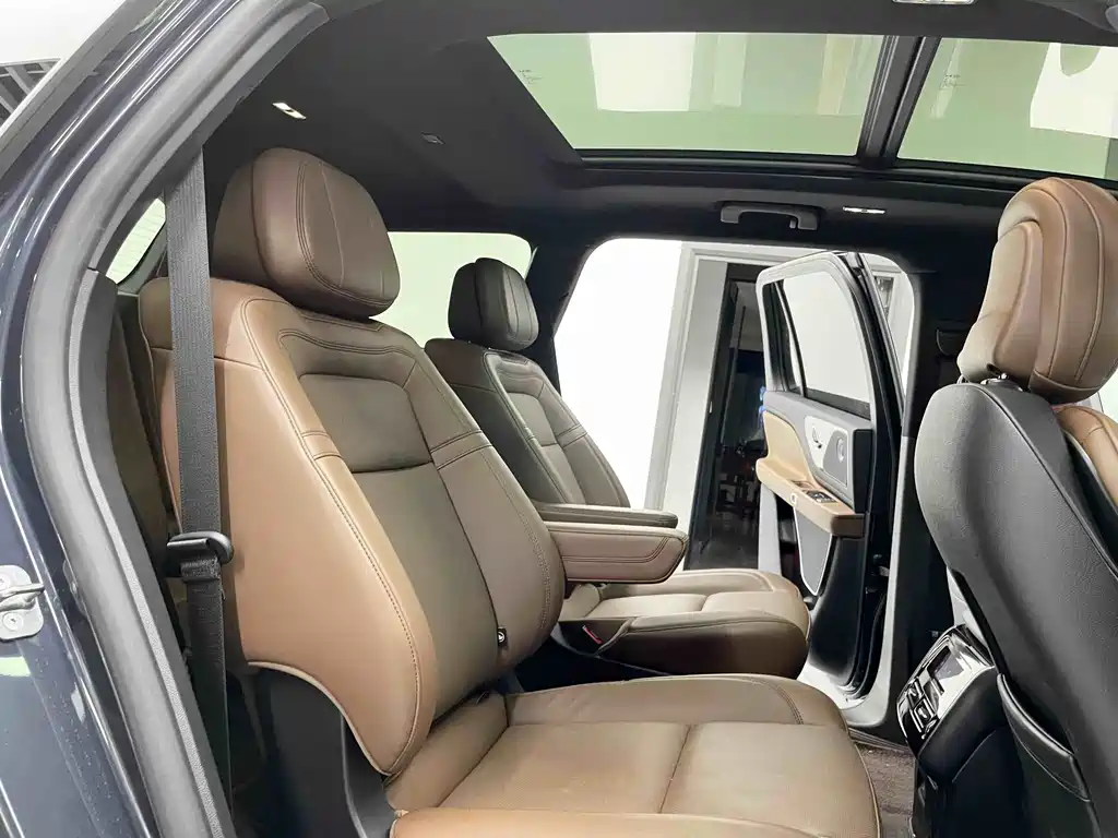 Lincoln Aviator 2023 3.0T V6 мест