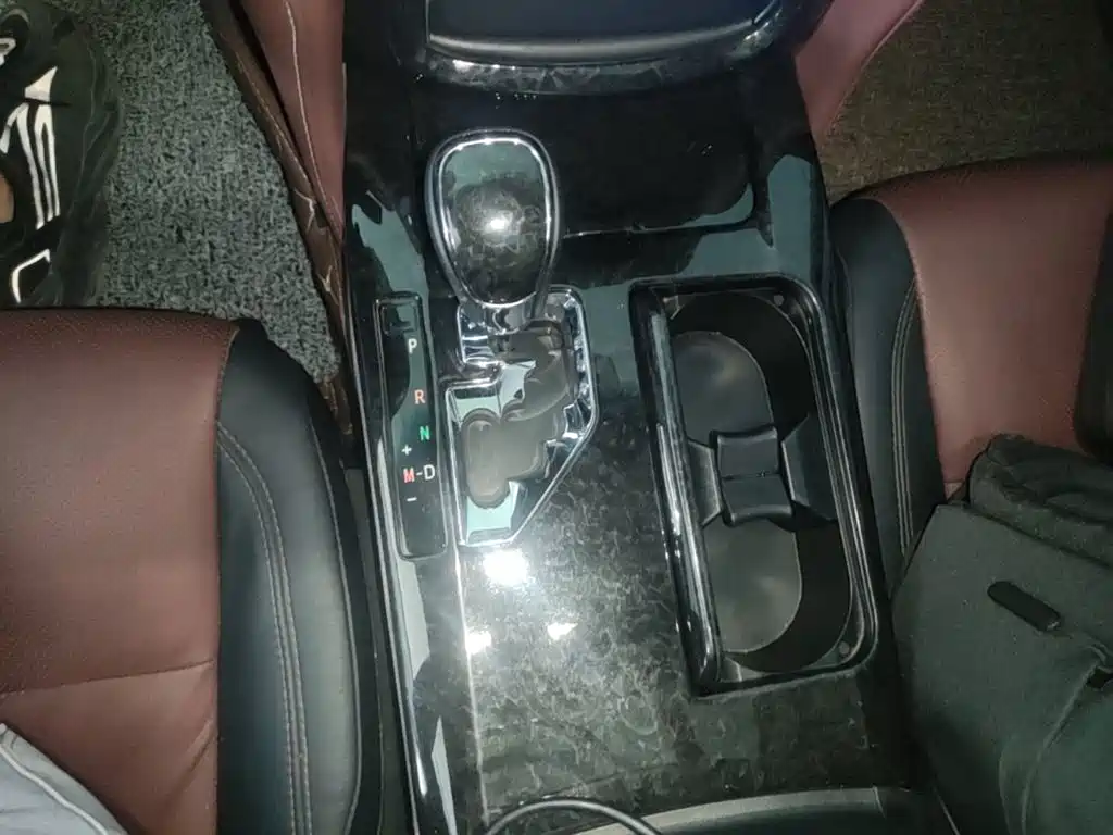 Toyota Crown — миниатюра 14