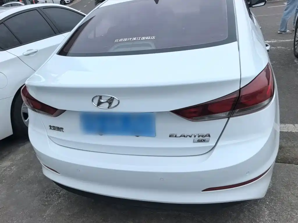 Hyundai Elantra — миниатюра 6