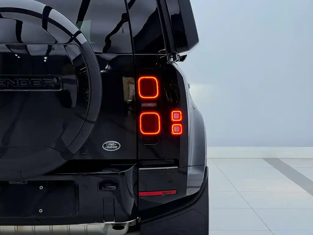 Land Rover Defender — миниатюра 4
