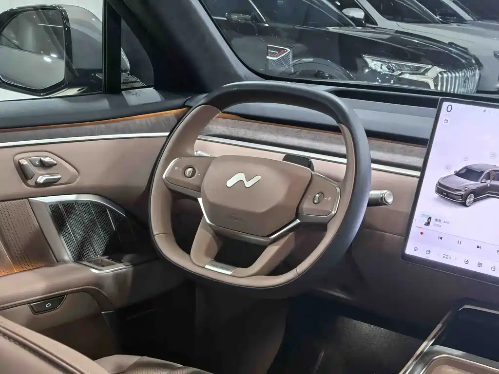 Onvo L90 2025 Max мест