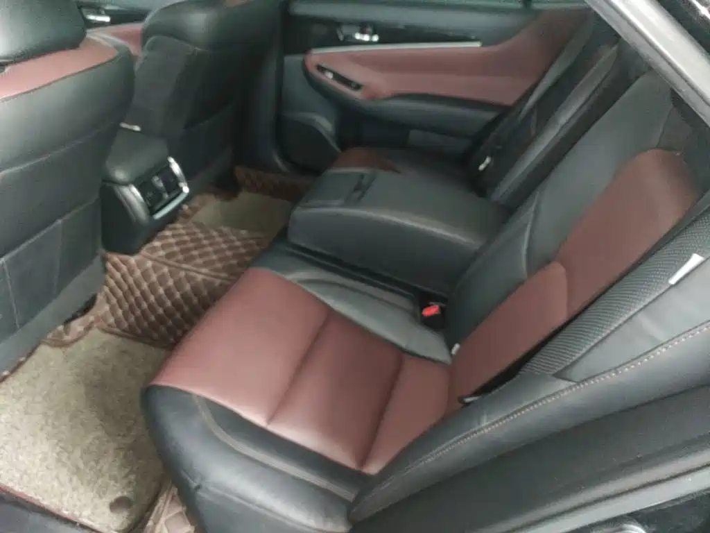 Toyota Crown — миниатюра 17