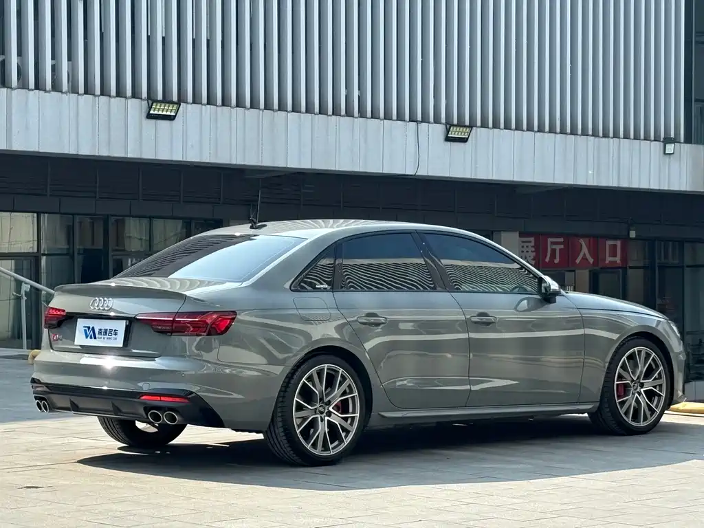 AUDI S4