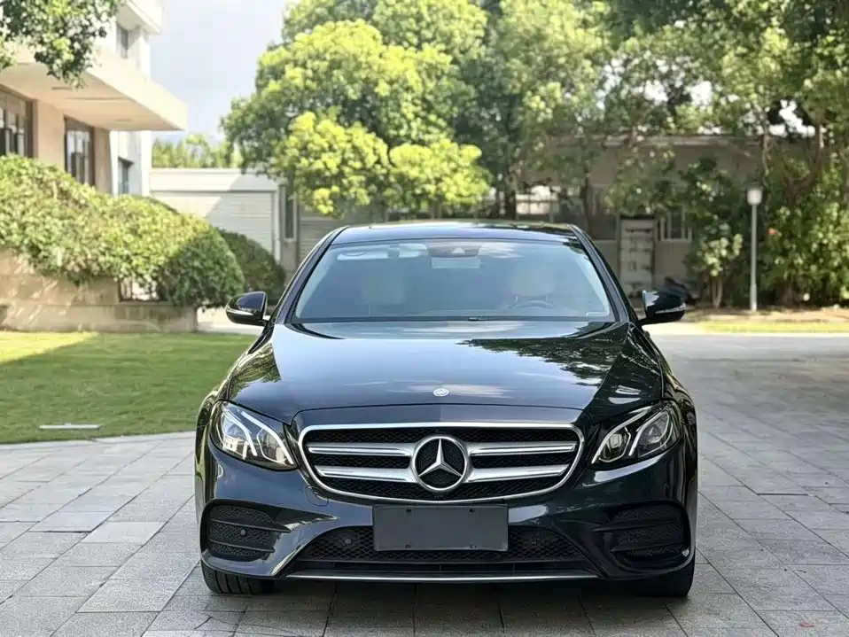 Mercedes-Benz E-Class — миниатюра 2