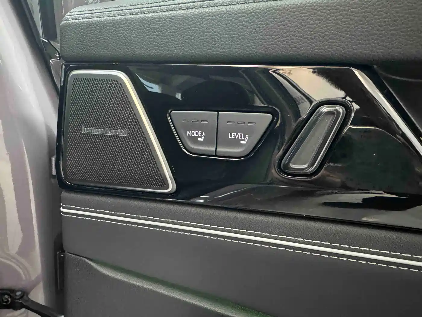 Volkswagen Passat 2024 Silver/gray из Китая, фото 4