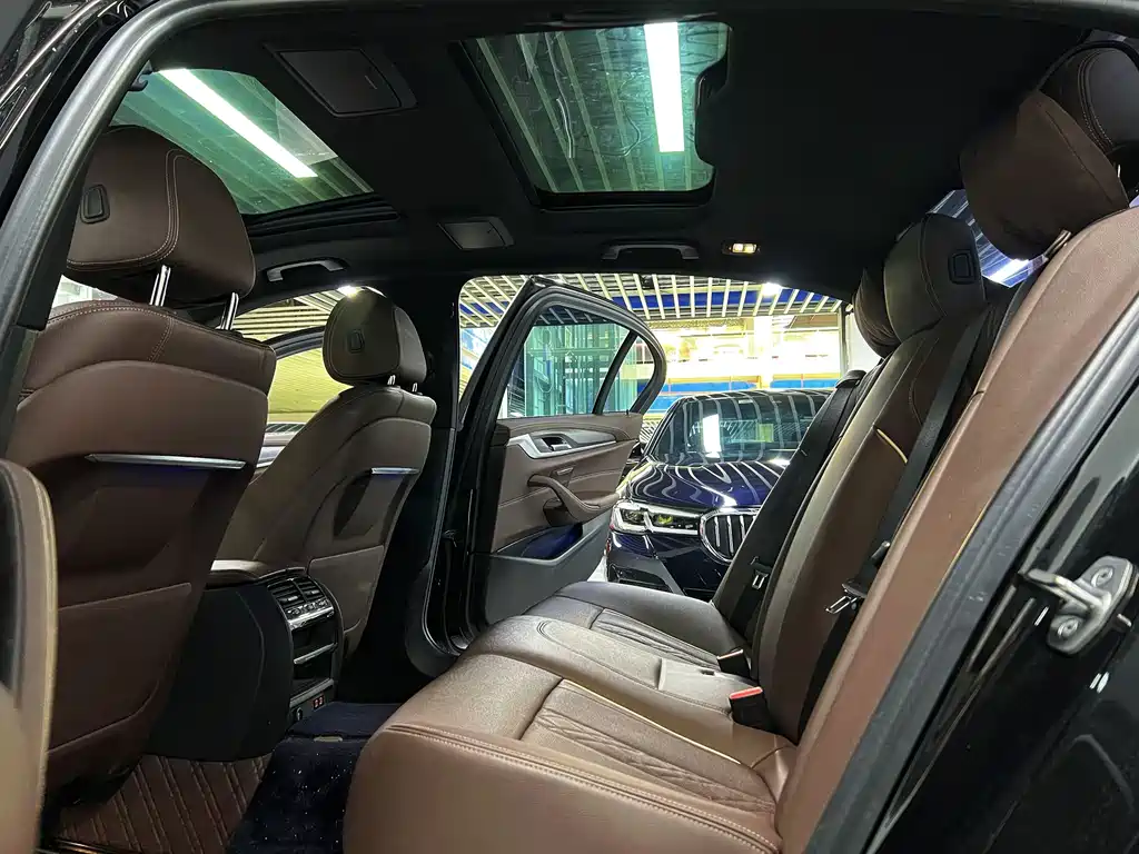 BMW 5 Series — миниатюра 7