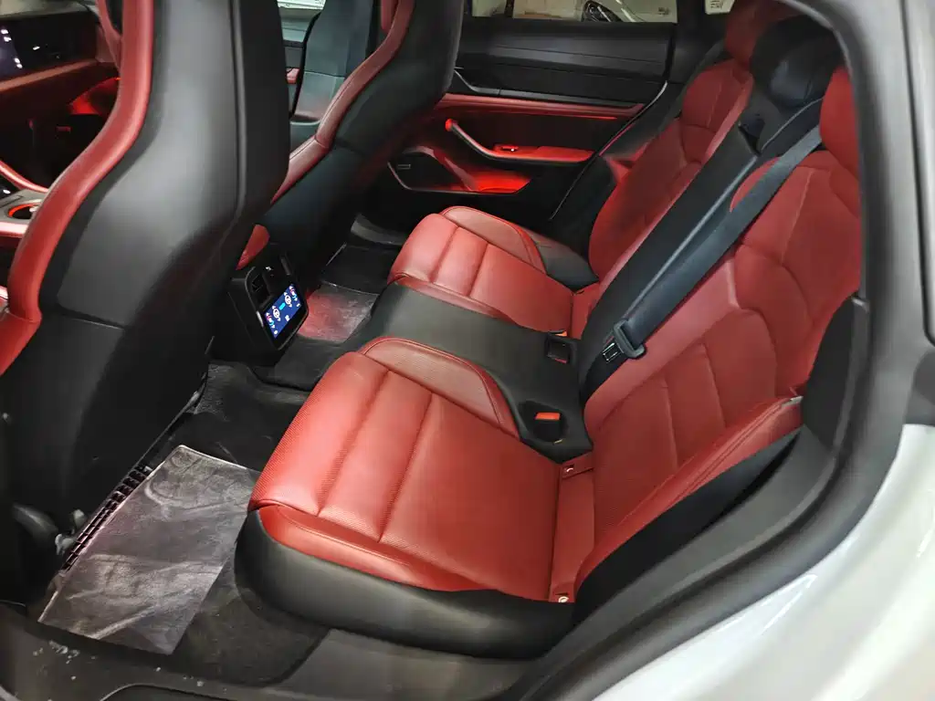 Porsche Taycan — миниатюра 5