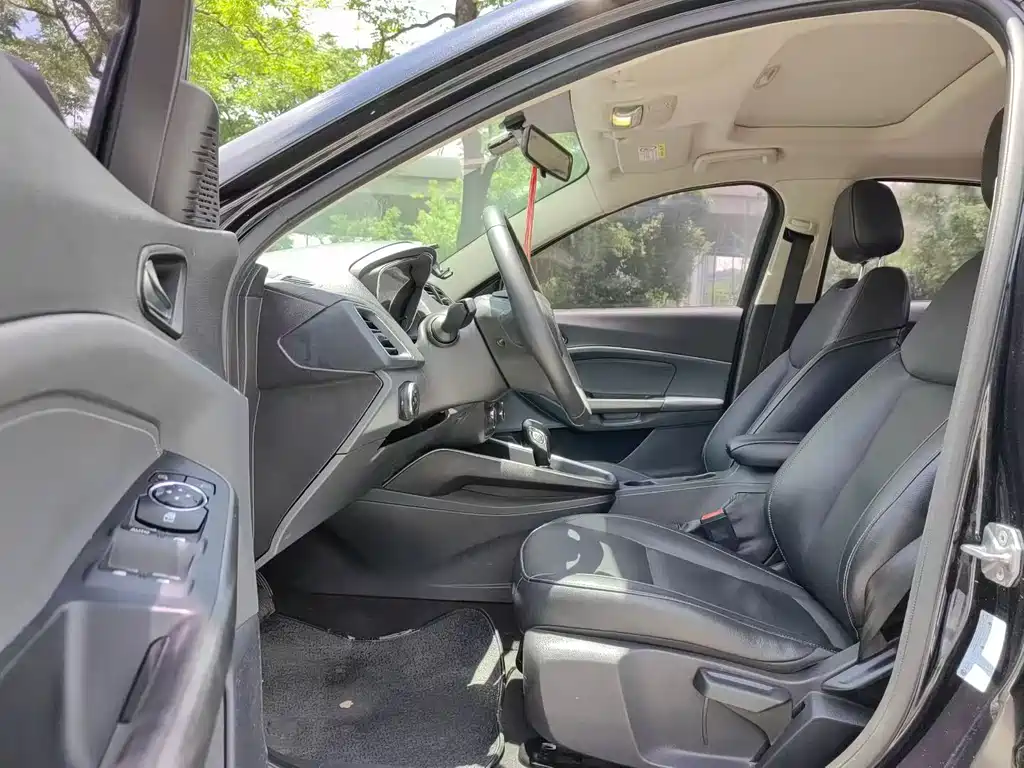 Ford Escort 2015 1.5L AT Fashion