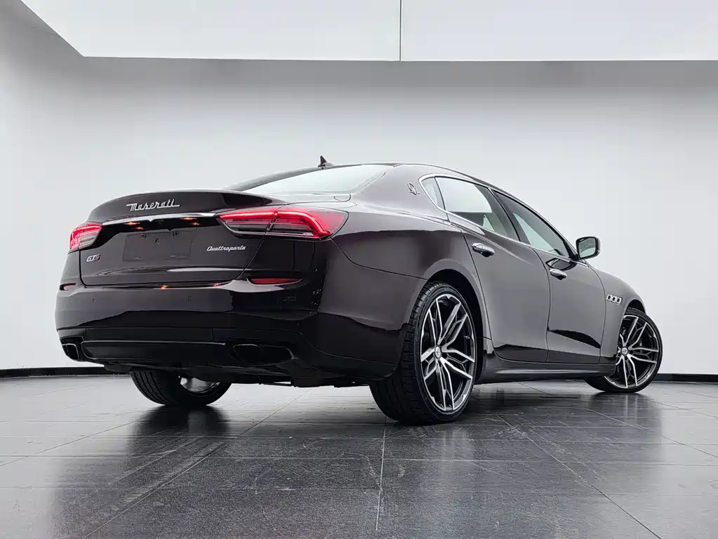 Maserati Quattroporte — миниатюра 14