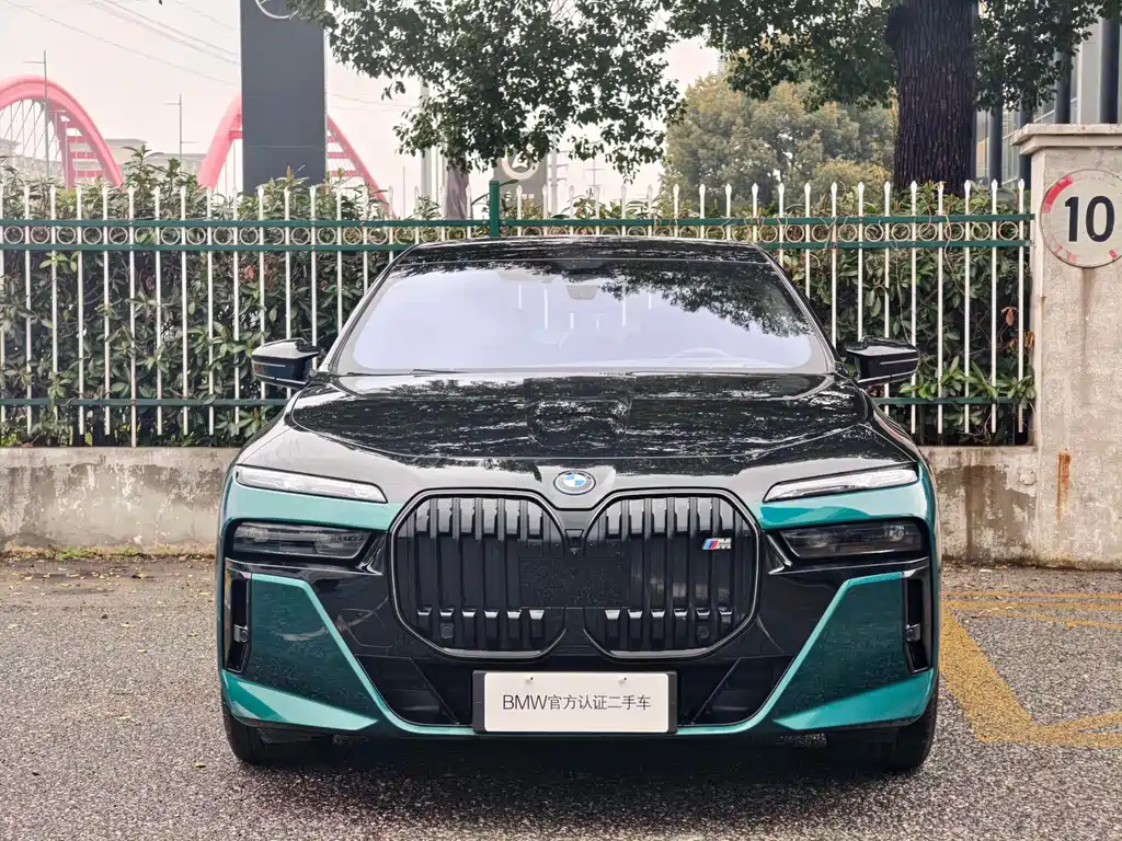 BMW i7 M70L 2023 M70L