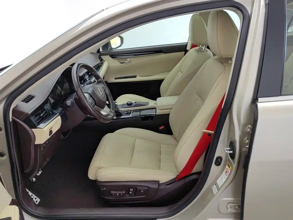 Lexus ES — миниатюра 10