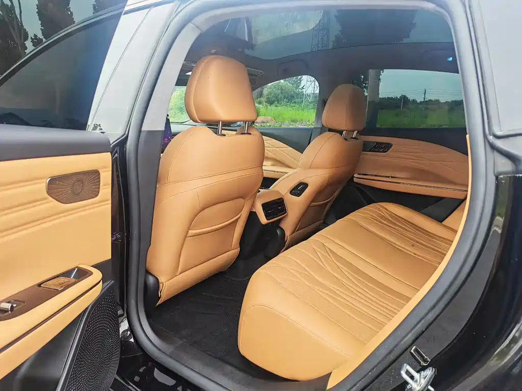Geely Galaxy Galaxy 8 8 2025 130km EM-P