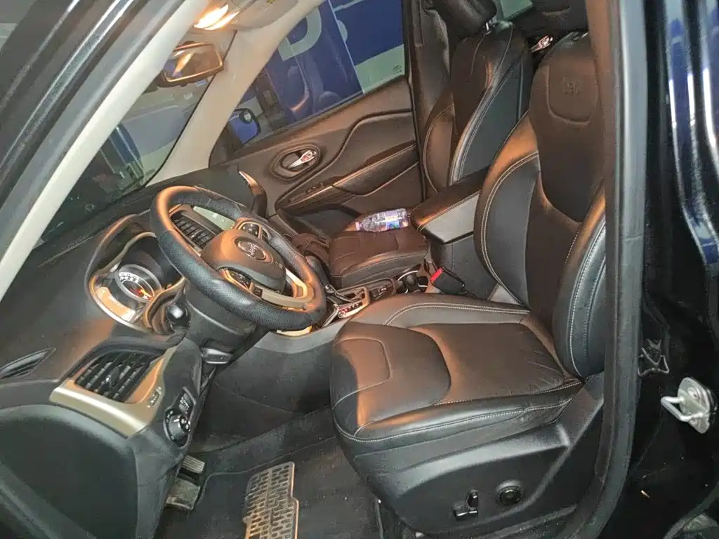 Jeep Cherokee — миниатюра 11
