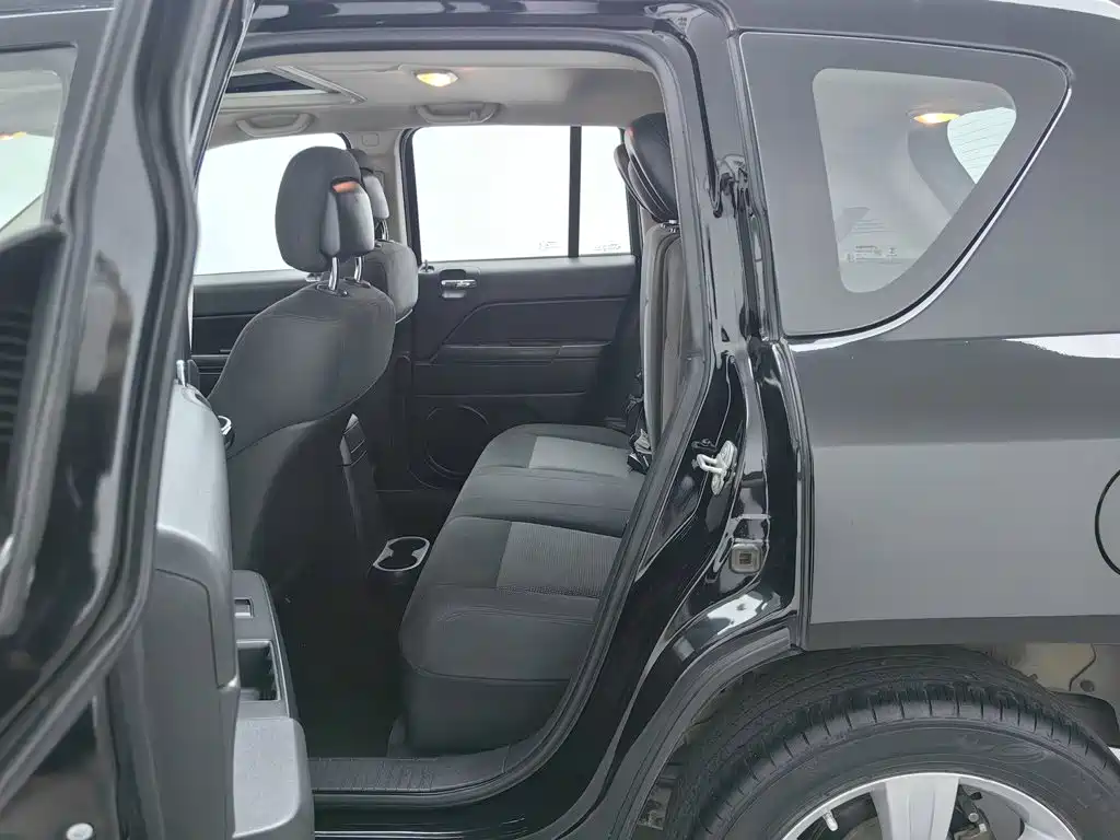 Jeep Compass (Import) — миниатюра 15