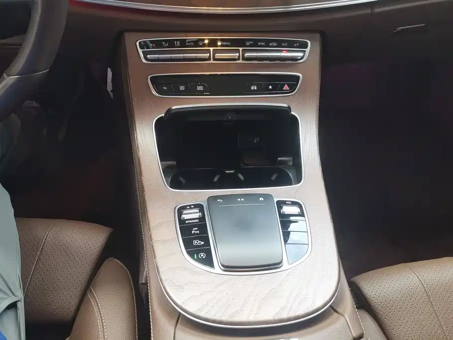 Mercedes-Benz E-Class — миниатюра 16