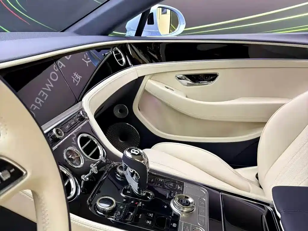 Bentley Continental PHEV — миниатюра 7